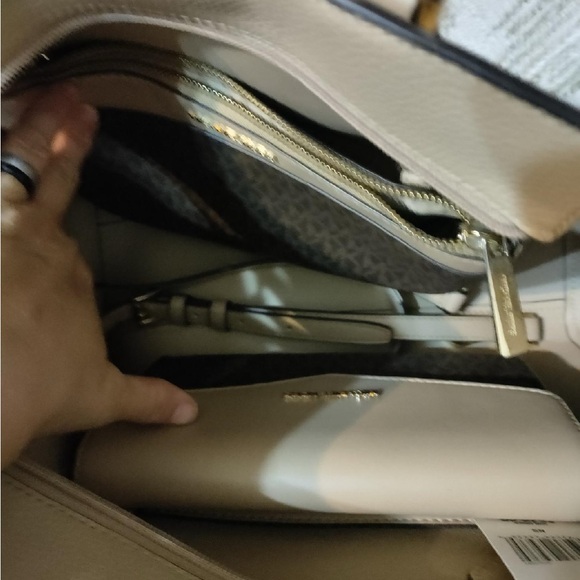 Michael Kors purse with matching wallet - Picture 5 of 13